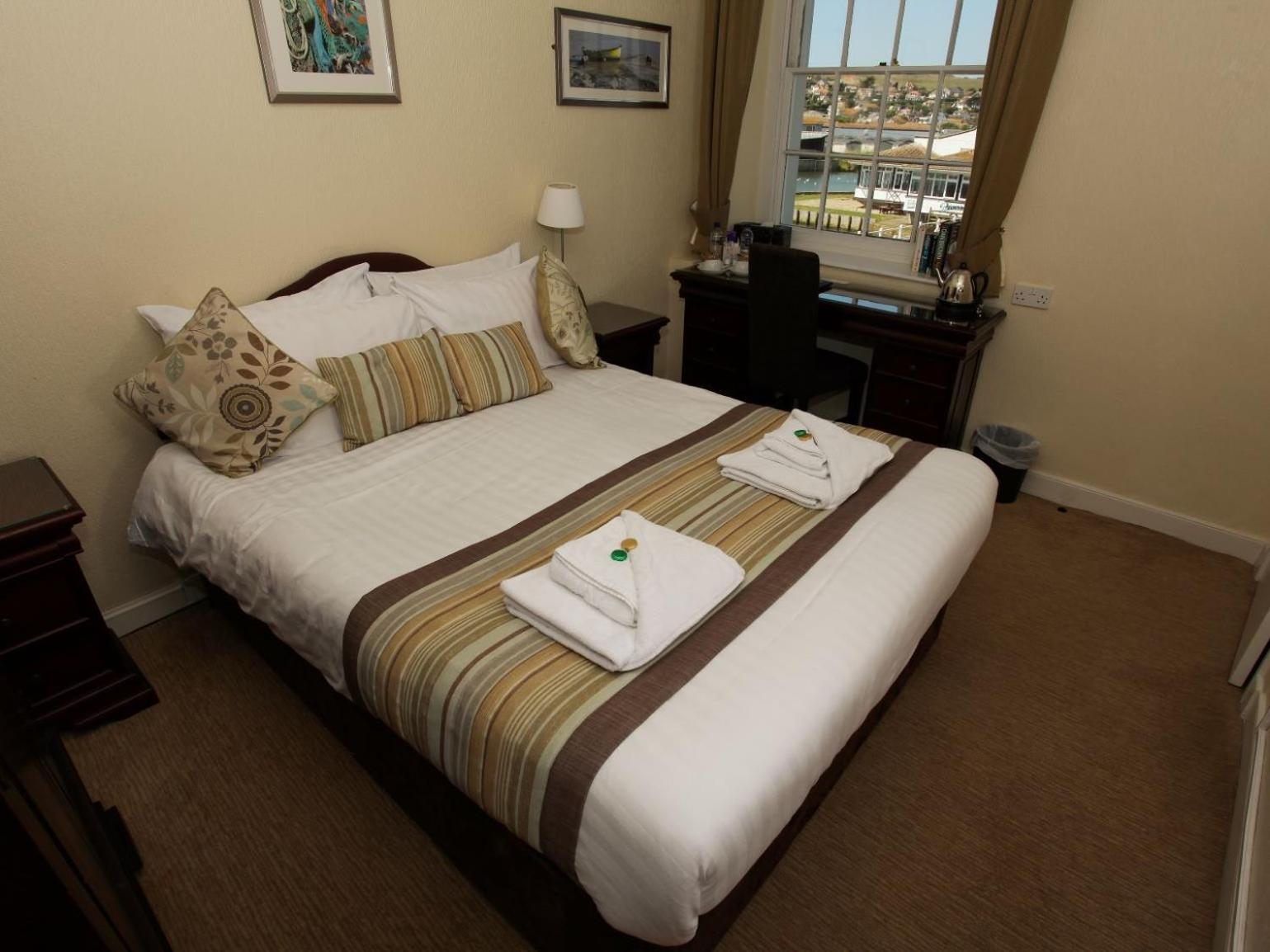 The George Hotel West Bay Room photo