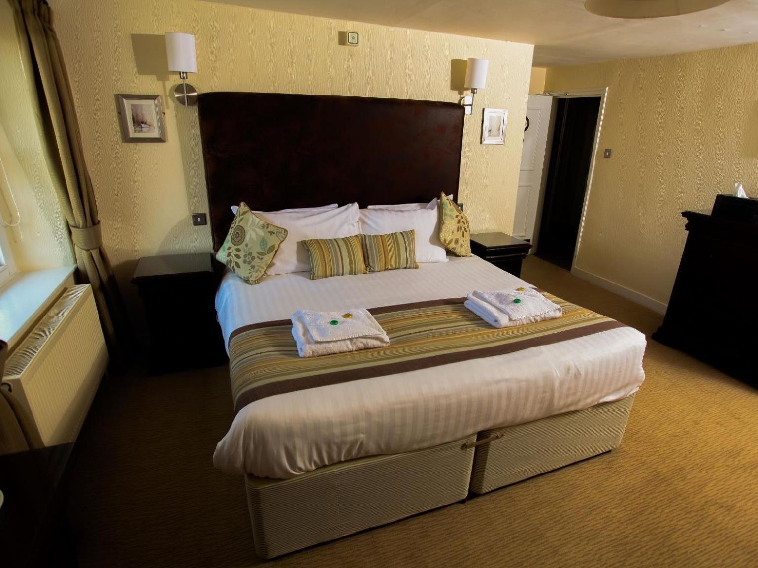 The George Hotel West Bay Room photo